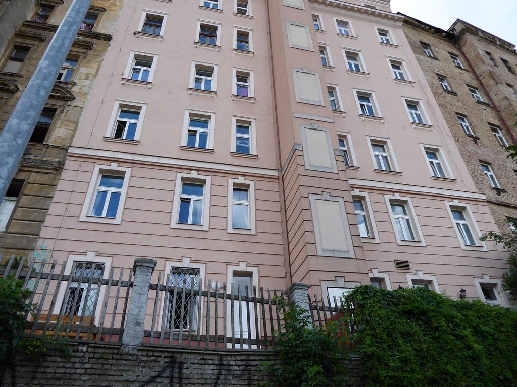 Victoria Design Stays - Apartment Rehorova Прага Екстериор снимка
