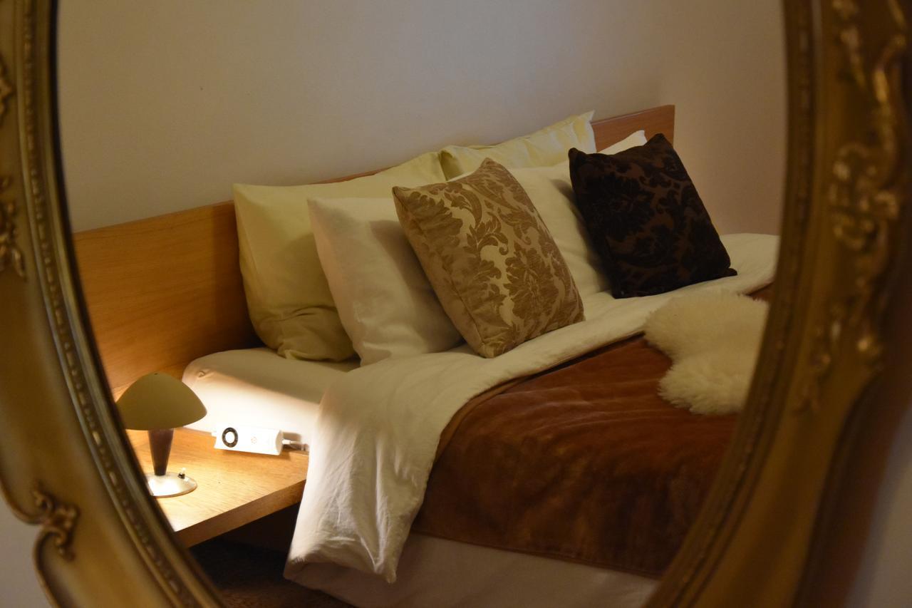 Victoria Design Stays - Apartment Rehorova Прага Екстериор снимка