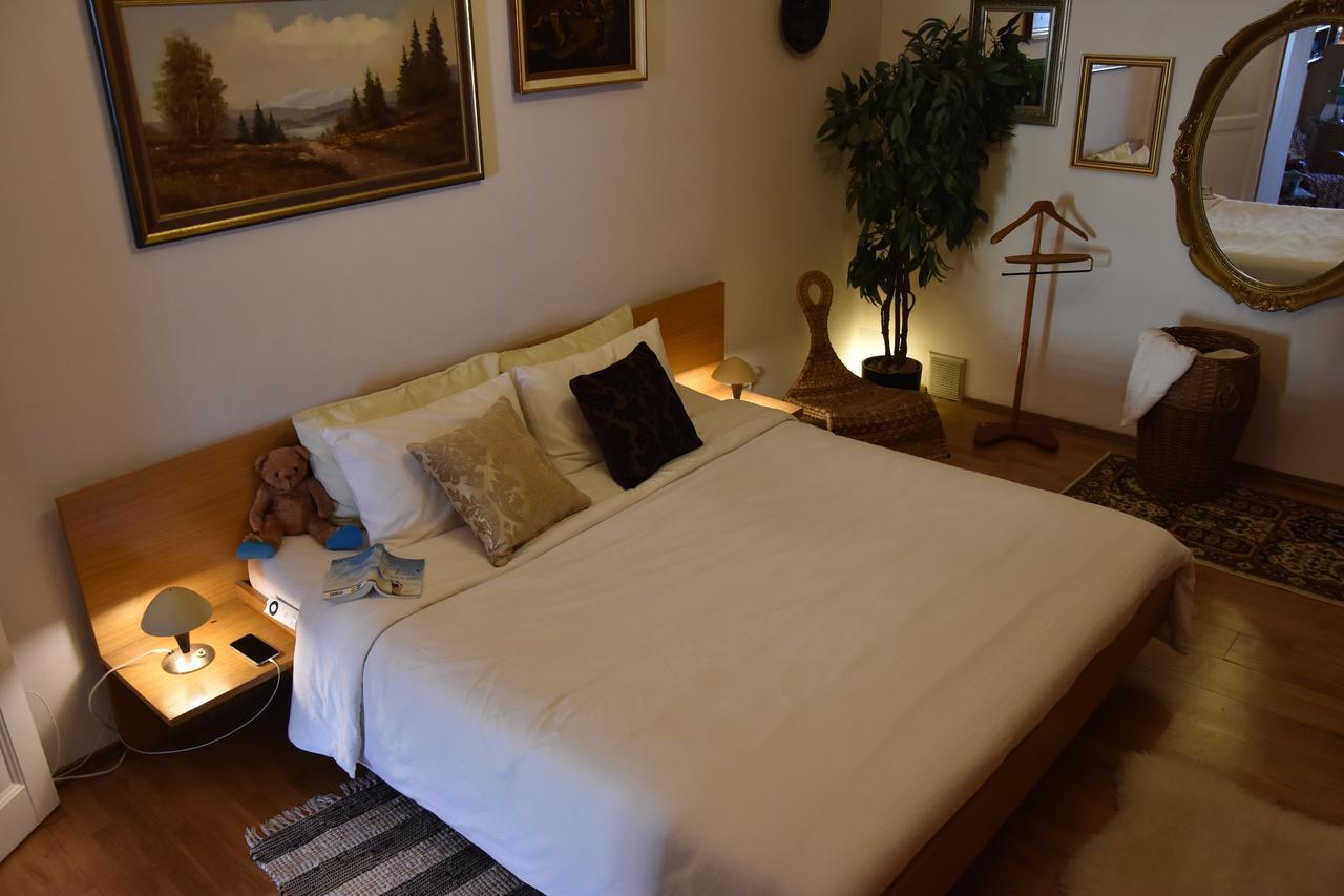 Victoria Design Stays - Apartment Rehorova Прага Екстериор снимка