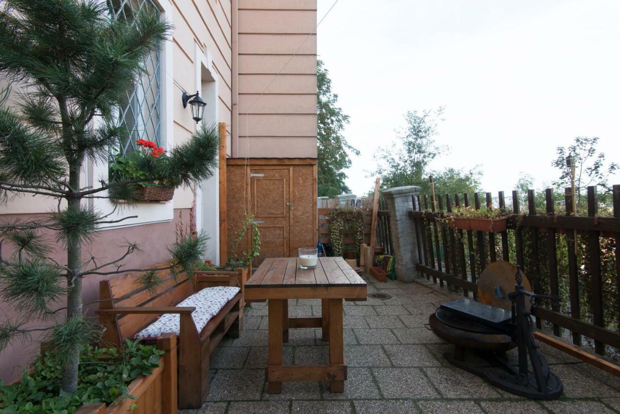 Victoria Design Stays - Apartment Rehorova Прага Екстериор снимка