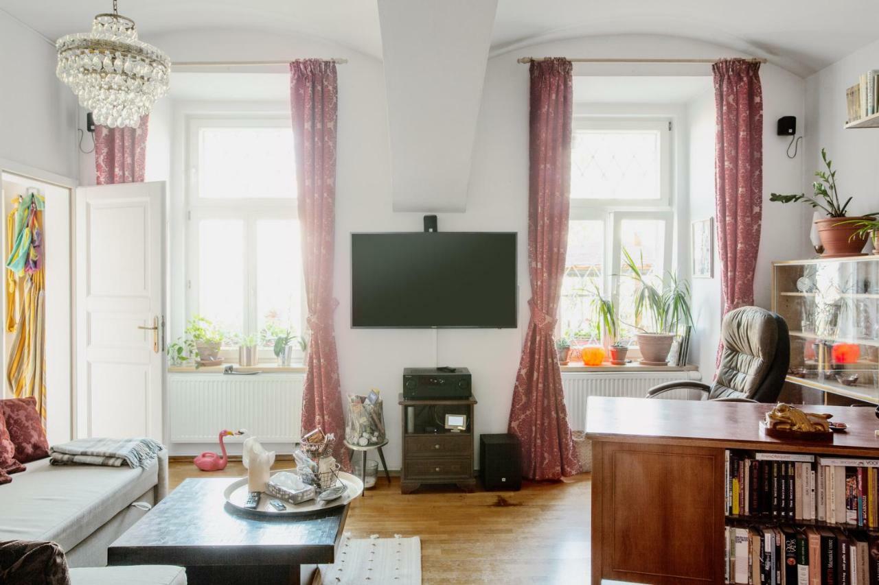 Victoria Design Stays - Apartment Rehorova Прага Екстериор снимка